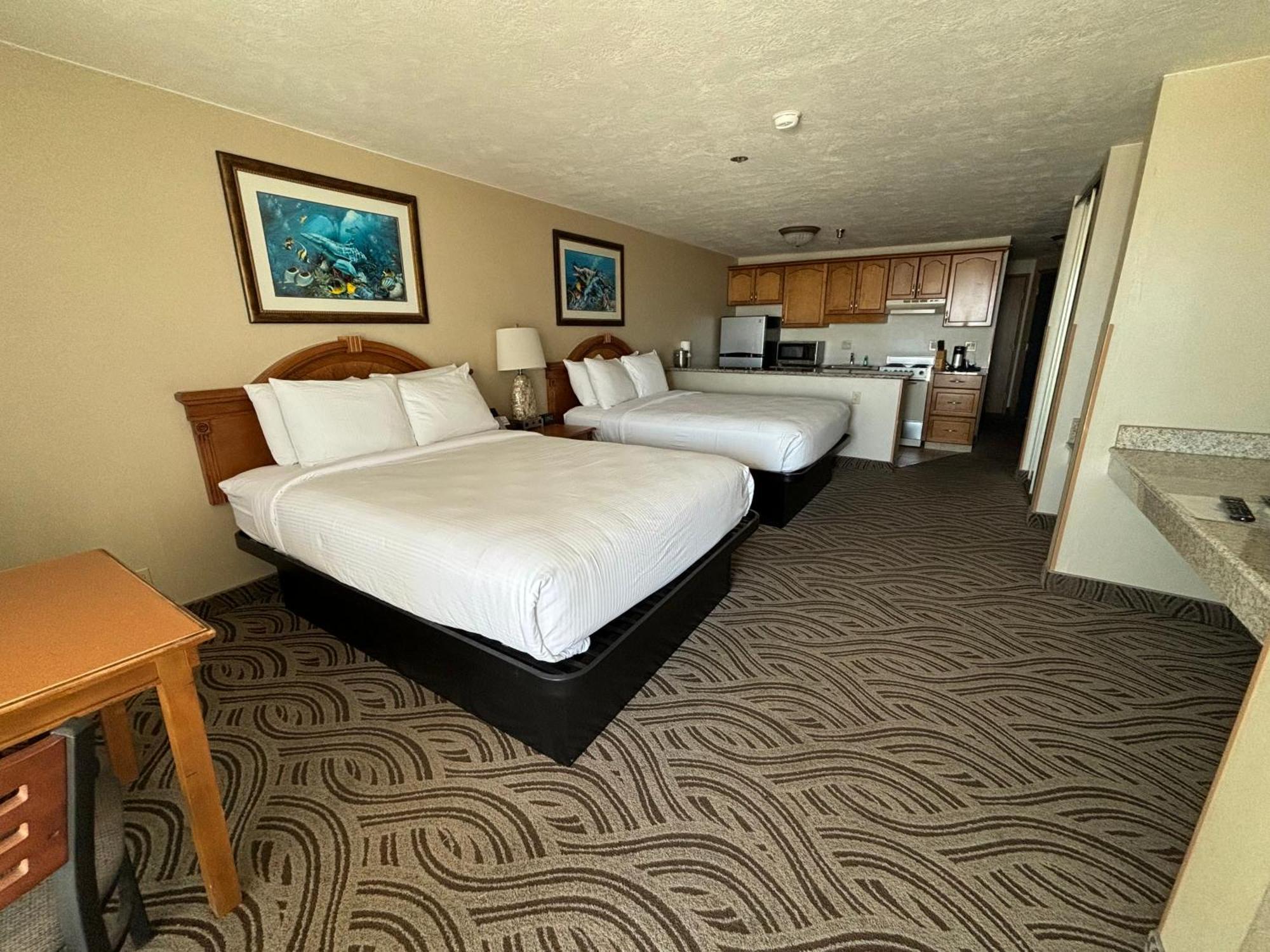 Promenade Inn & Suites Oceanfront Seaside Exterior photo