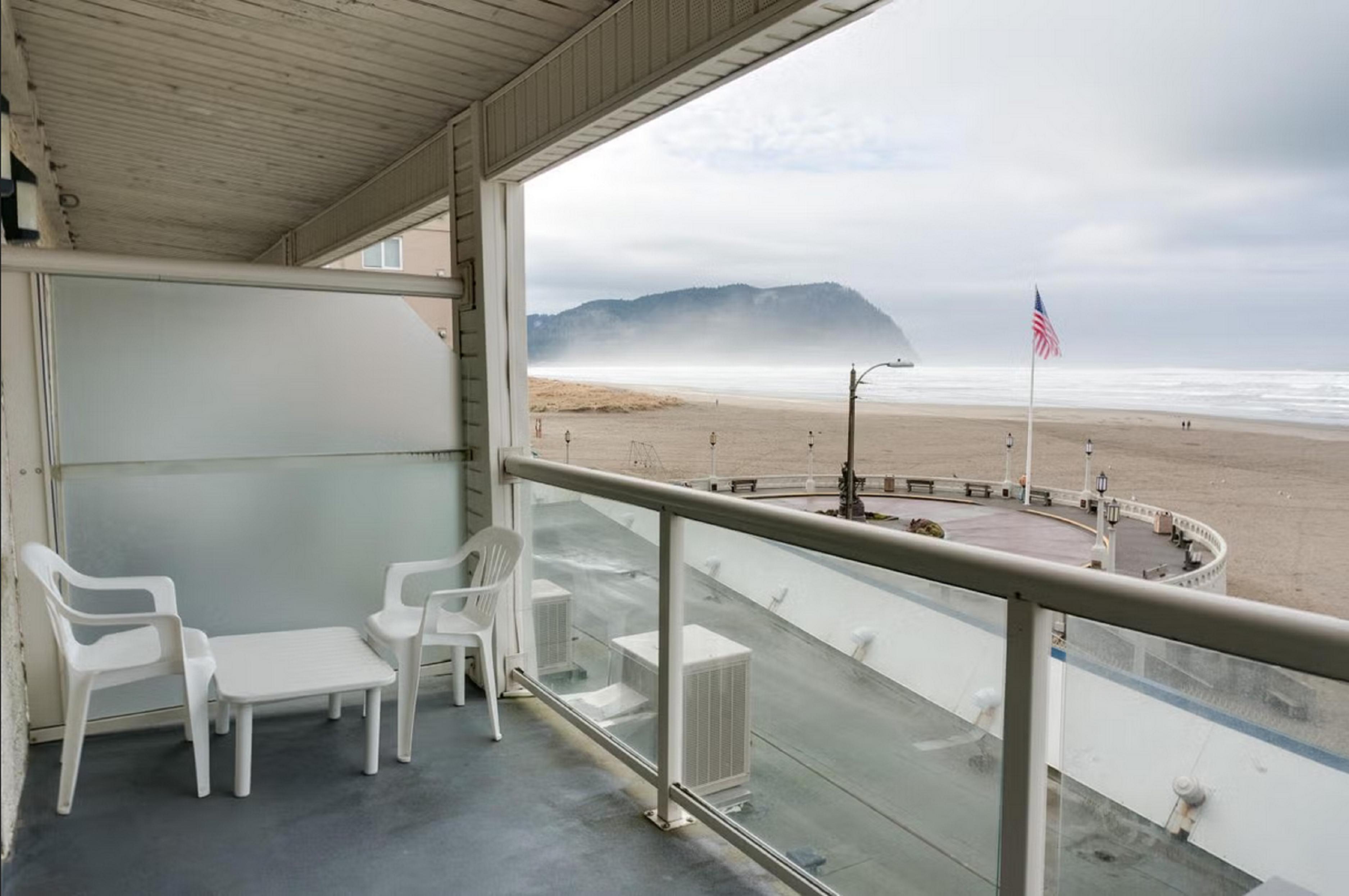 Promenade Inn & Suites Oceanfront Seaside Exterior photo