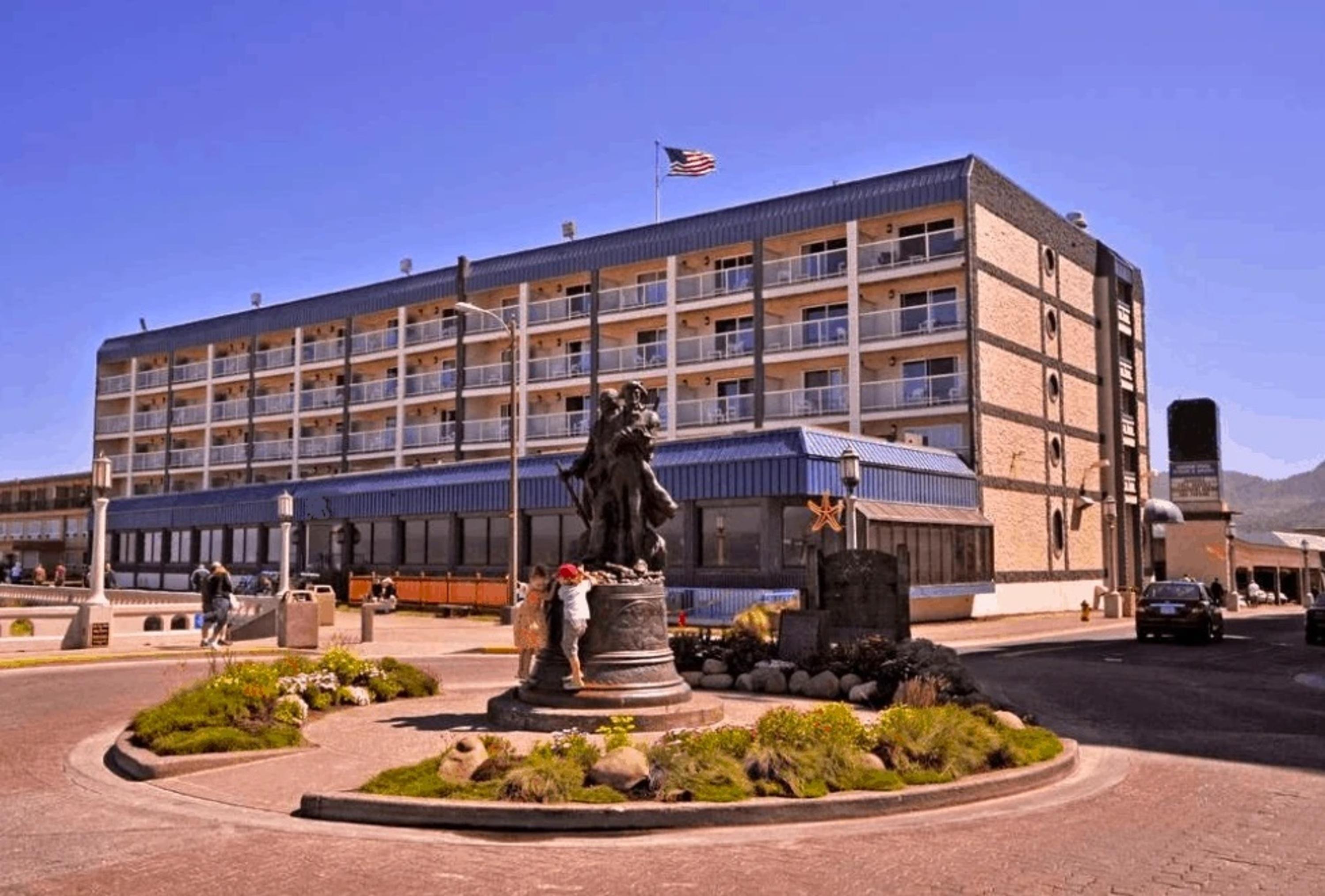 Promenade Inn & Suites Oceanfront Seaside Exterior photo