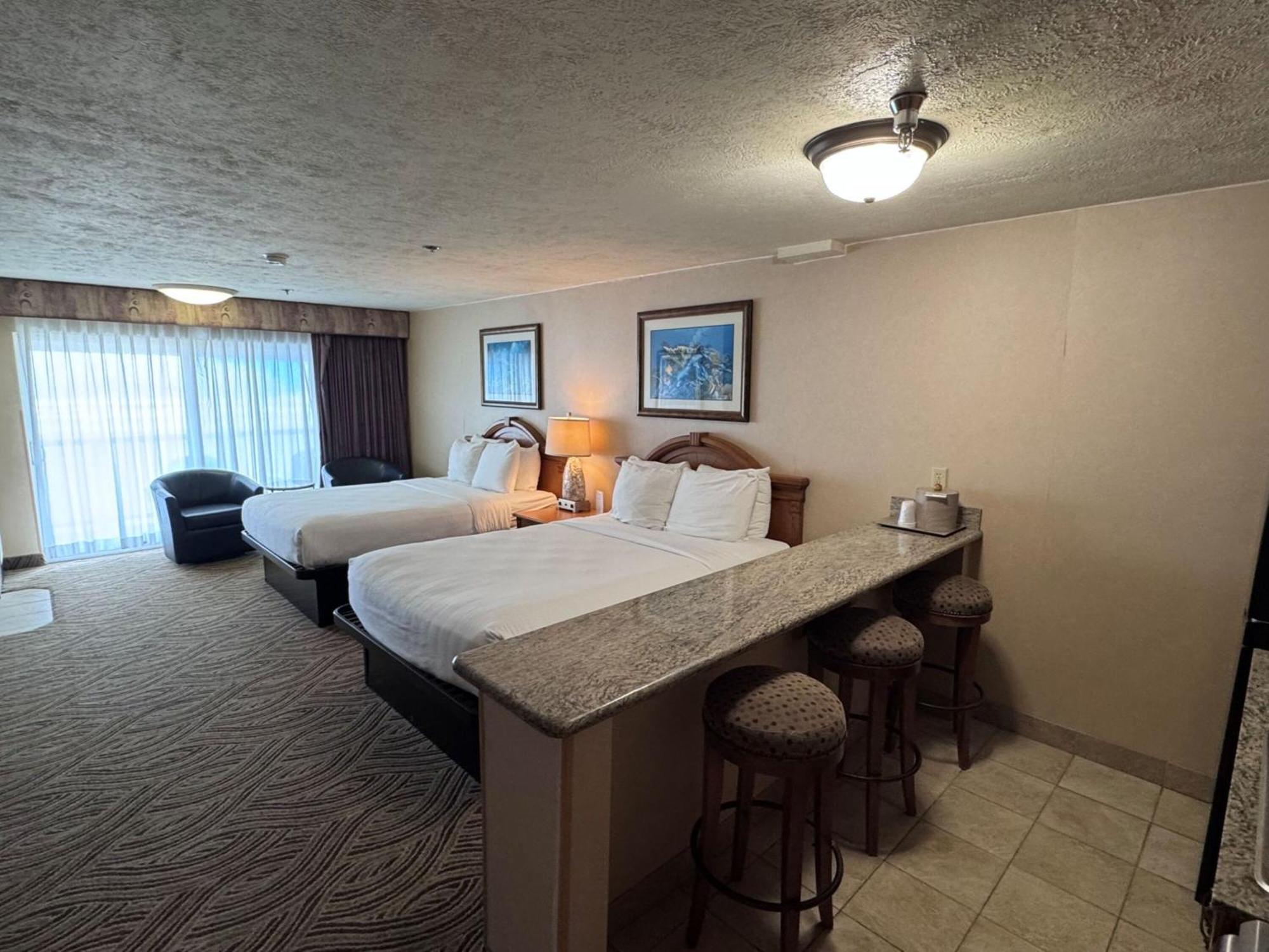 Promenade Inn & Suites Oceanfront Seaside Exterior photo