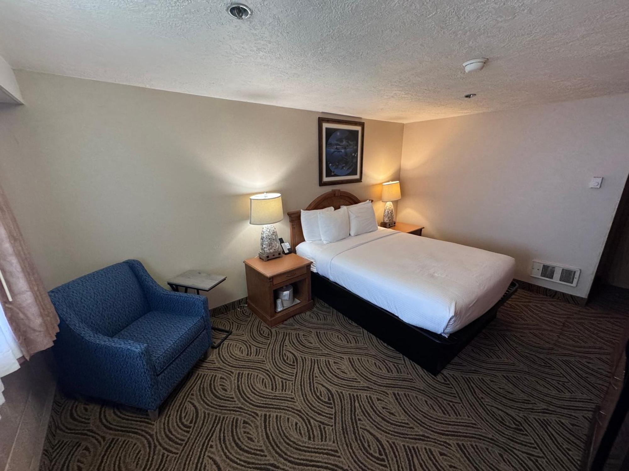 Promenade Inn & Suites Oceanfront Seaside Exterior photo