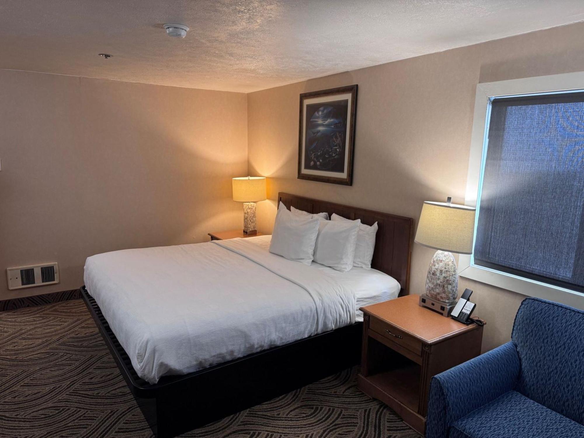 Promenade Inn & Suites Oceanfront Seaside Exterior photo