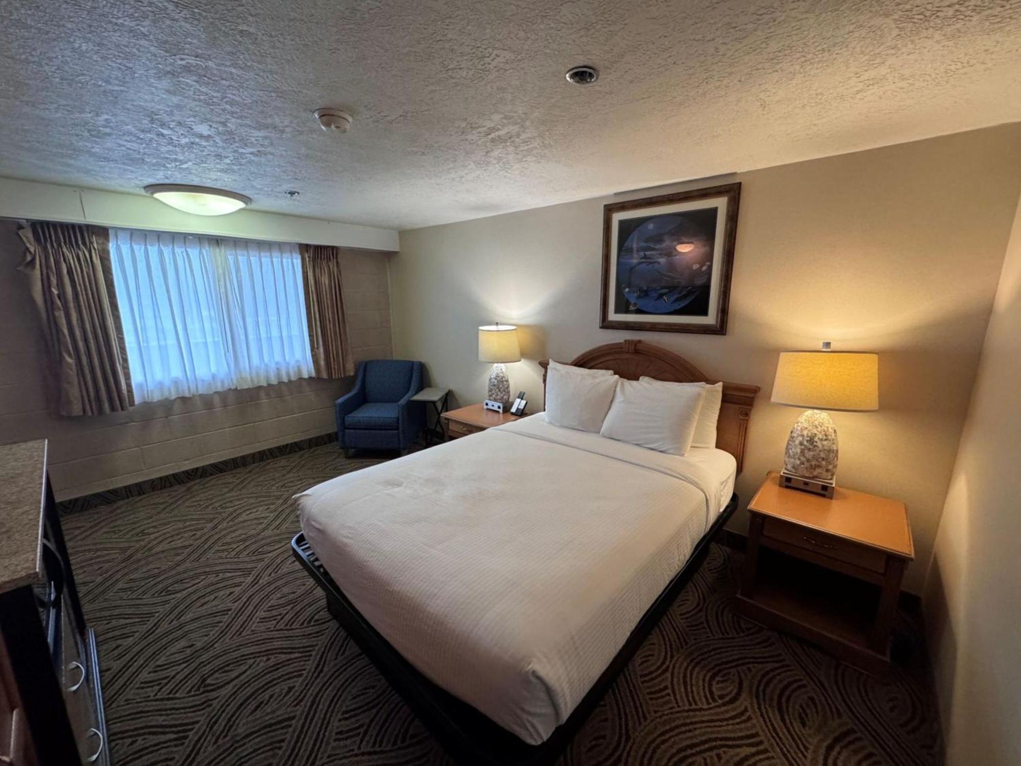 Promenade Inn & Suites Oceanfront Seaside Exterior photo