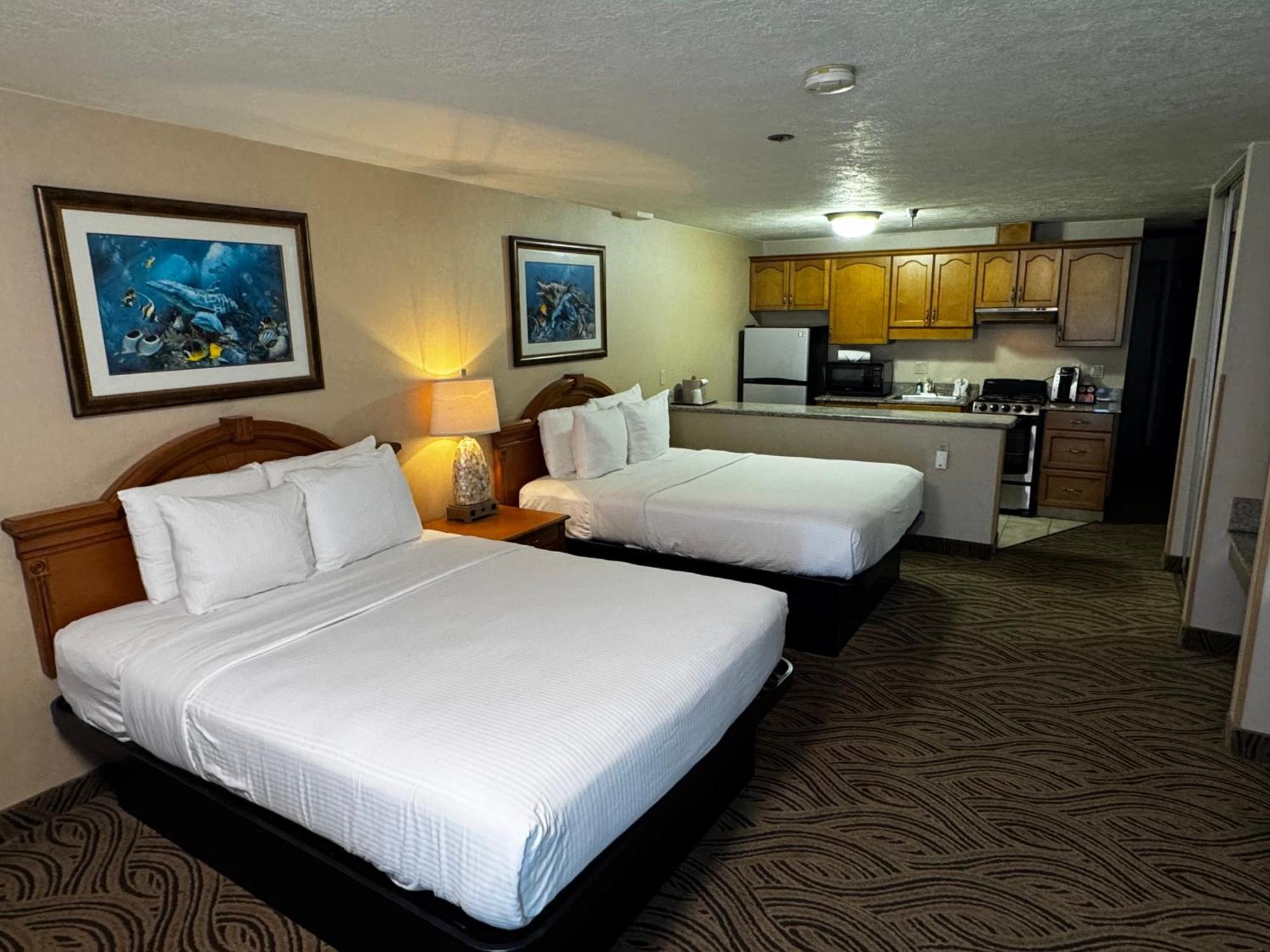 Promenade Inn & Suites Oceanfront Seaside Exterior photo